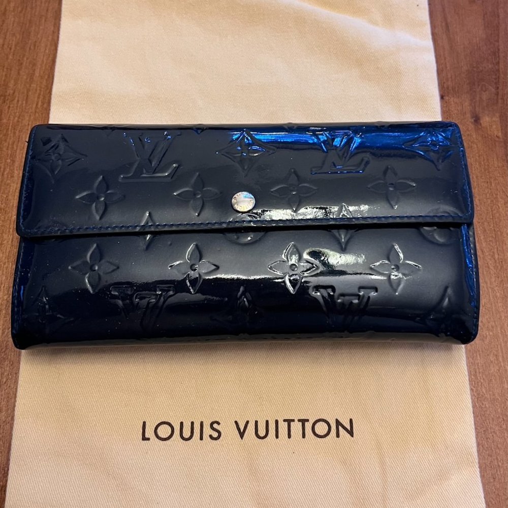 Louis Vuitton Monogram Vernis Sarah blue wallet